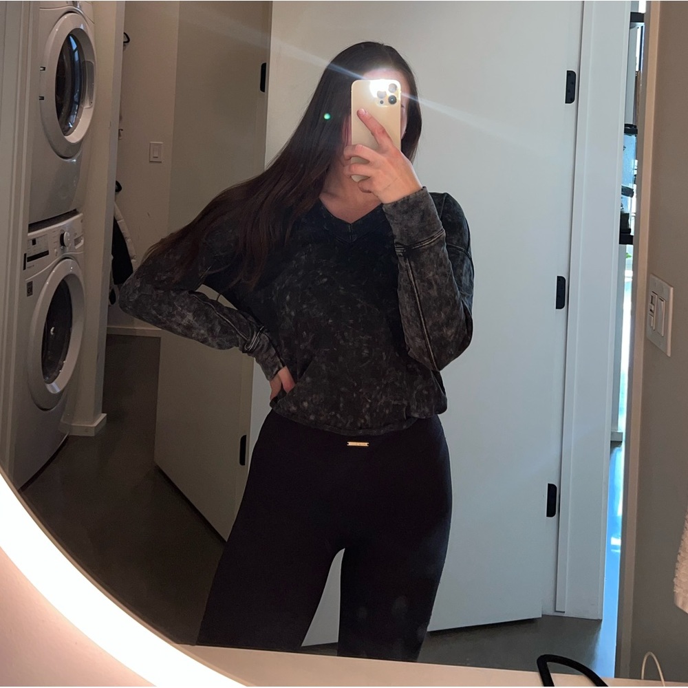 Bobi Crewneck. NEVER WORN. - Picture 1 of 3